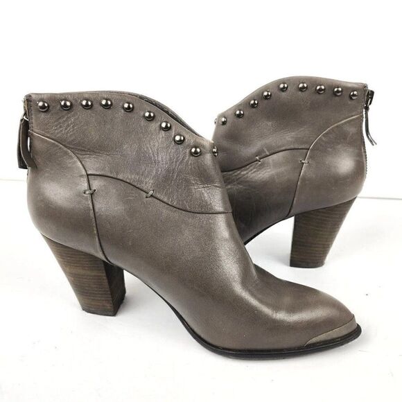 B. Makowsky Quincy Gray Soft Leather Studded Ankle Boots Booties Womens Size 7 - Picture 5 of 9